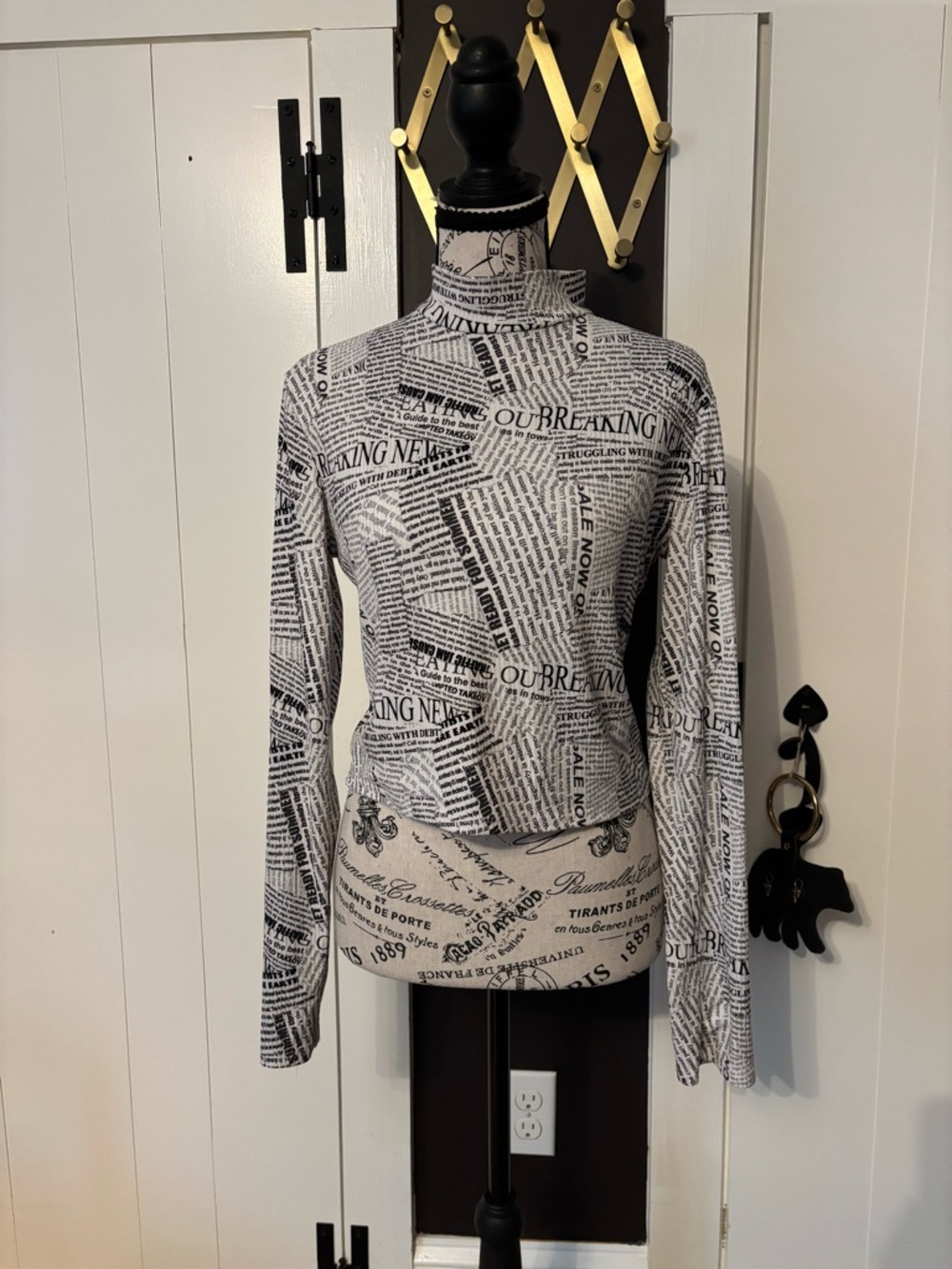 Newspaper-Print Long Sleeve Turtleneck Top - Black/White